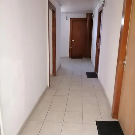 Petit Renove A La Place Comedie Montpellier